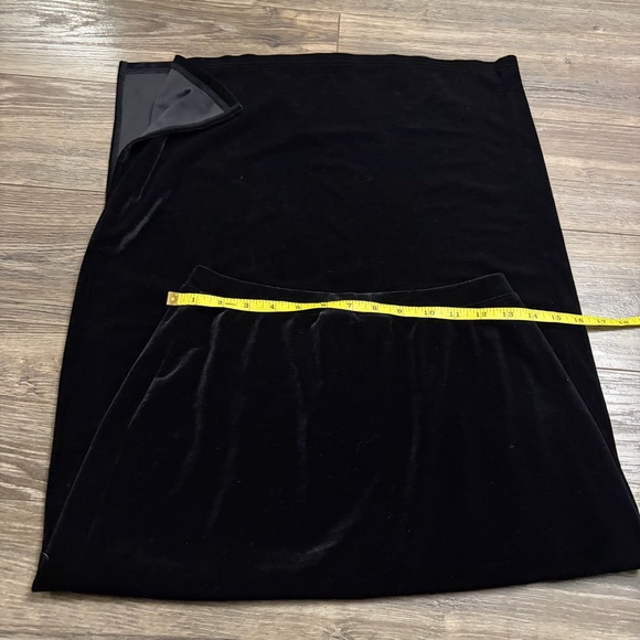 90s Vintage Islander Velvet Side Slit Maxi Skirt (Black) Size S/M - Picture 6 of 6